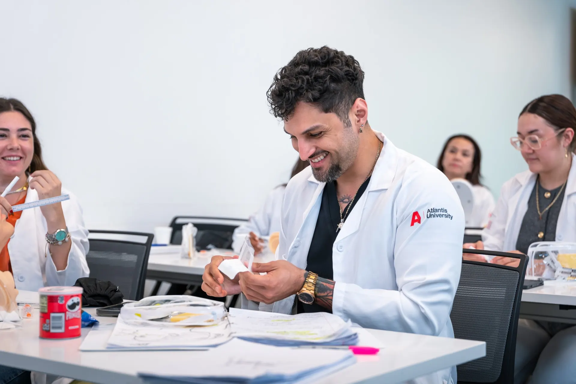Profesionales de enfermería y salud en sesión académica